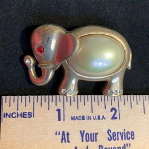 COPY - Vintage Rhinestone and Pearl Elephant Broo…